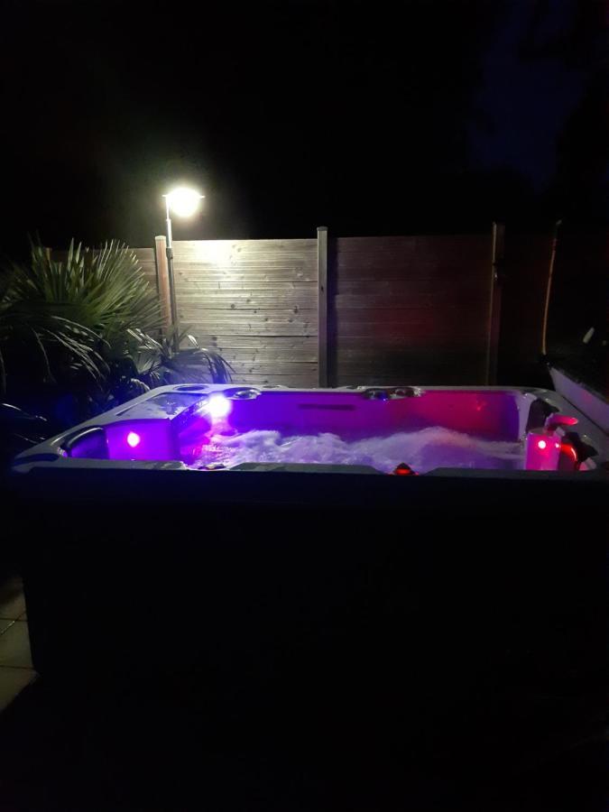 Bed and Breakfast Chambre Au Nuit Etoile Et Jacuzzi Prive Pleuven Zewnętrze zdjęcie